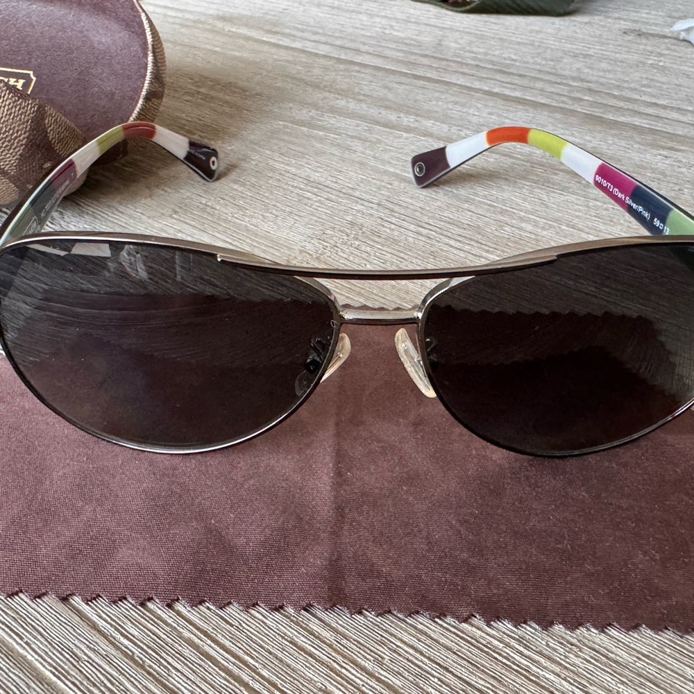COACH Women's Brown Signature Aviator Sunglasses with Case & cloth - Picture 7 of 7